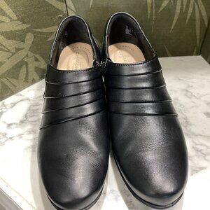 EUC Clarks Collection Black slip on heeled loafers~7 1/2W